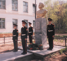 Monument Nosov.jpg
